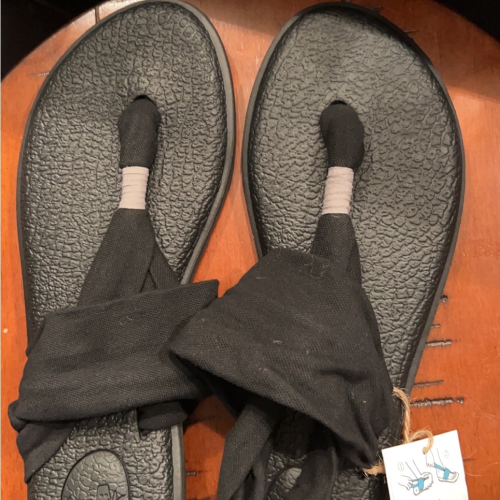 Brand new with tags sanuks